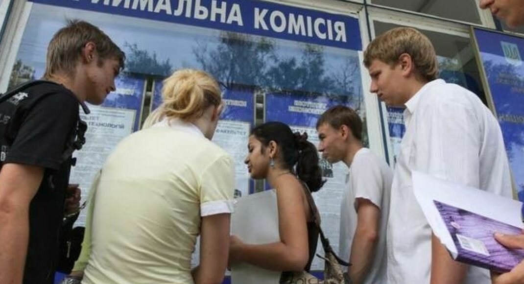 "Війна забрала випускний": що робити абітурієнтам-переселенцям в Україні та закордоном