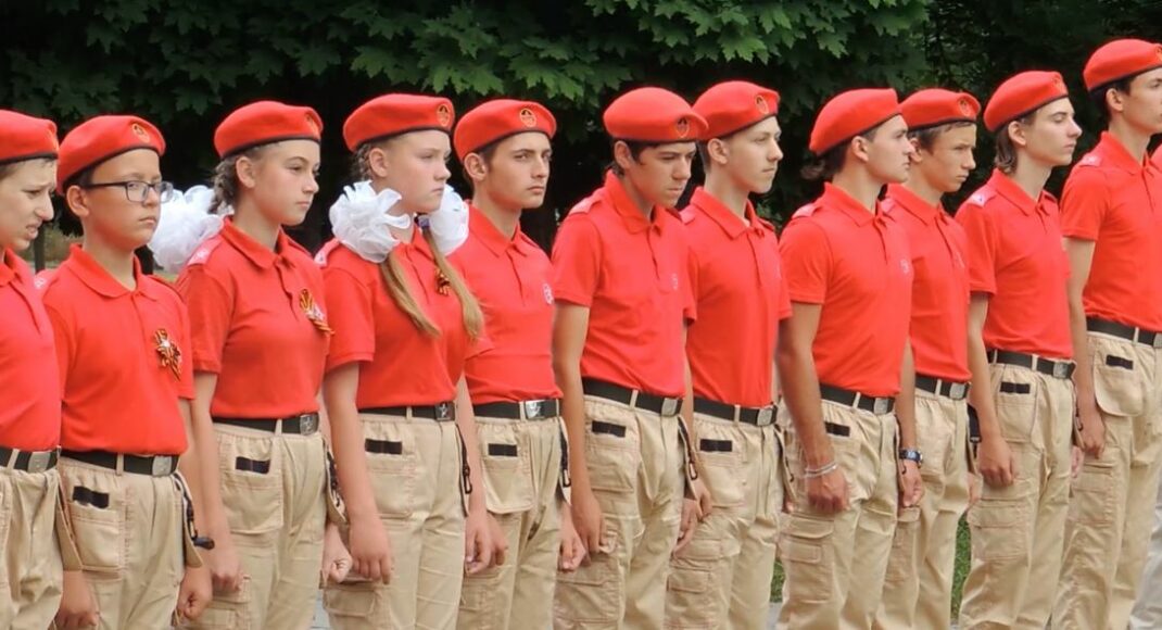 Рашисты создали "Юнармию" в разрушенном Мариуполе