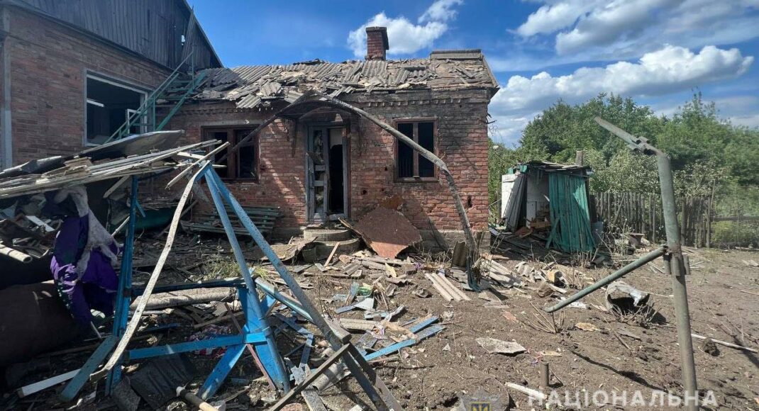 Рашисти обстріляли на Донеччині 12 населених пунктів, зруйнувавши 20 цивільних об'єктів