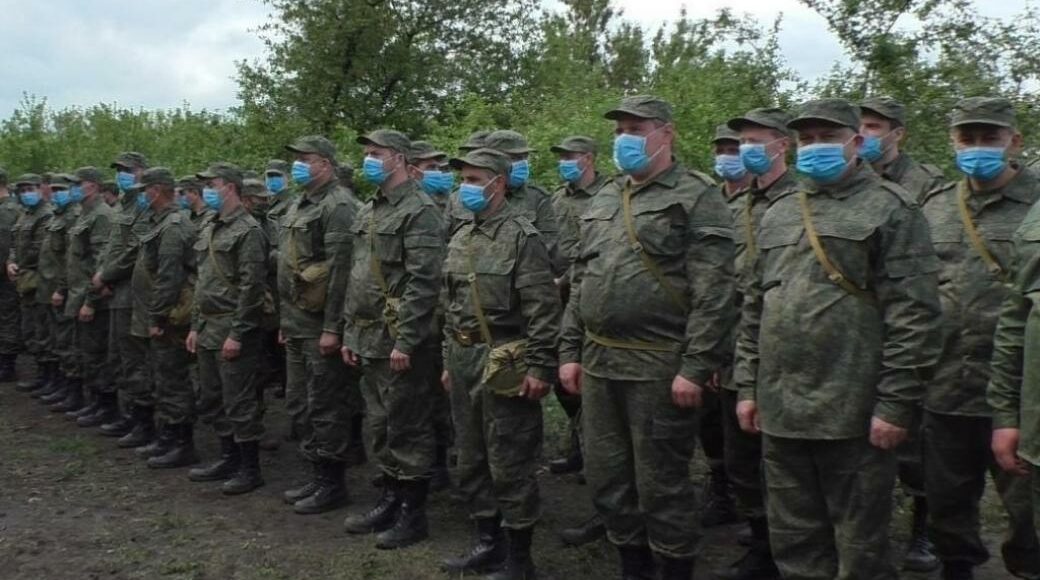 В оккупированном Мариуполе в середине сентября планируется открытая мобилизация мужчин