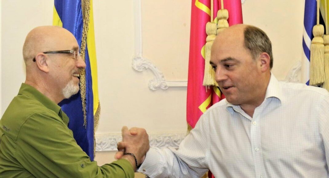 Резніков зустрівся з міністром оборони Великобританії
