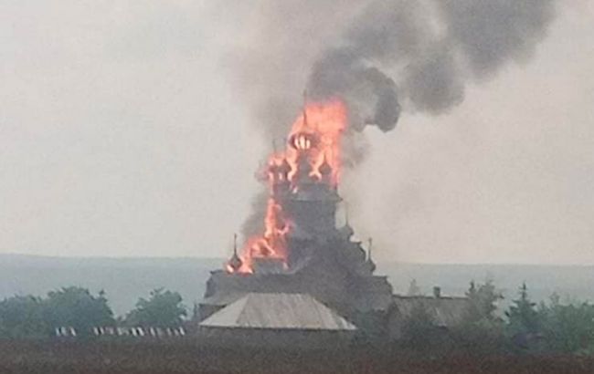 Російські загарбники знову обстріляли Святогірську лавру: горить Всехсвятський скит