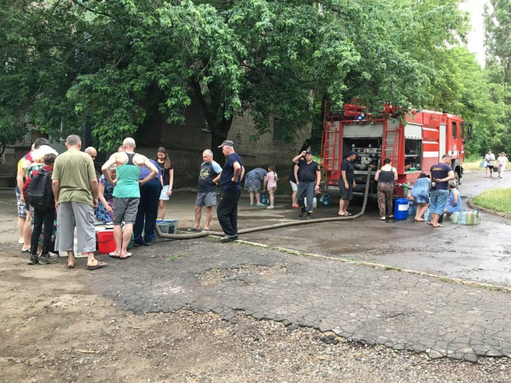 спасатели Донетчины возят людям воду