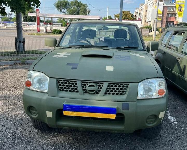 На Луганщині волонтери передали позашляховики українським захисникам, - Гайдай (фото)