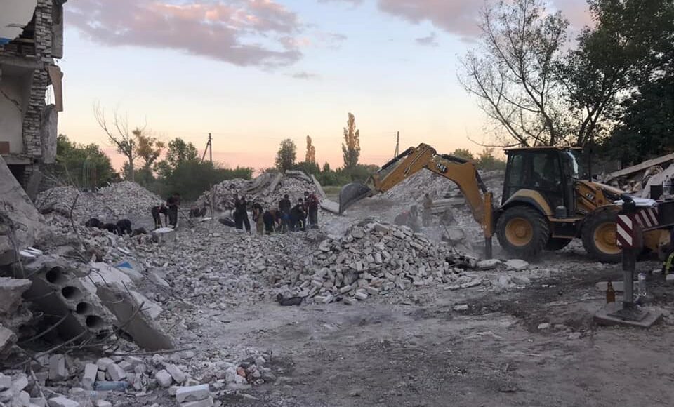 В Часів Ярі рятувальники знайшли тіло ще одного загиблого після обстрілу рф