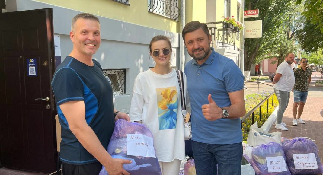 Волонтерська допомога: гуманітарний вантаж для переселенців з Маріуполя збирали ледь не усією Київщиною