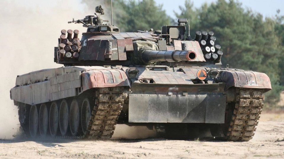 В Украину прибыли предоставленные Польшей танки PT-91 Twardy с модифицированной броней