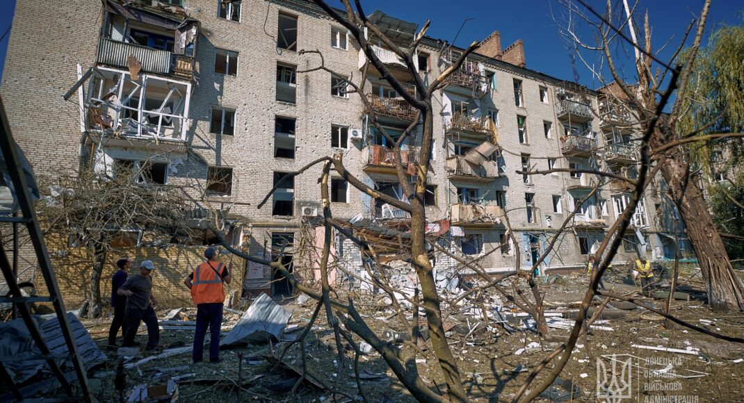 Один человек в Славянске получил ранения из-за обстрела из "Смерчей", — Кириленко