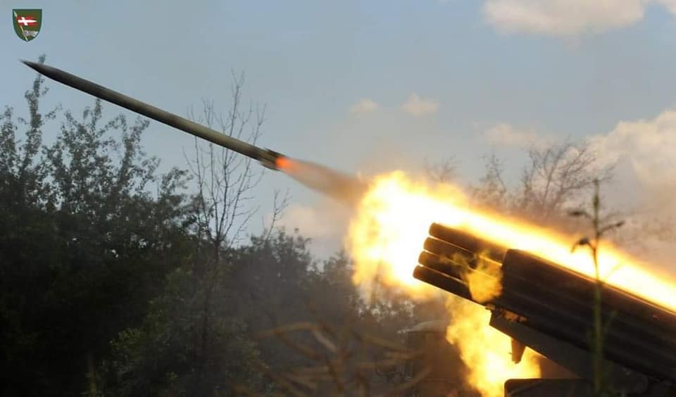 Полковник ВСУ отметил, что украинские силы выбивают вражеские склады и артиллерию