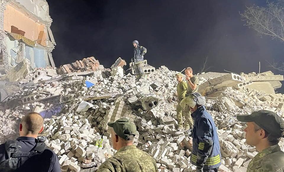 Обстріл Часового Яру: рятувальники вилучили з-під завалів зруйнованого будинку 47 загиблих осіб