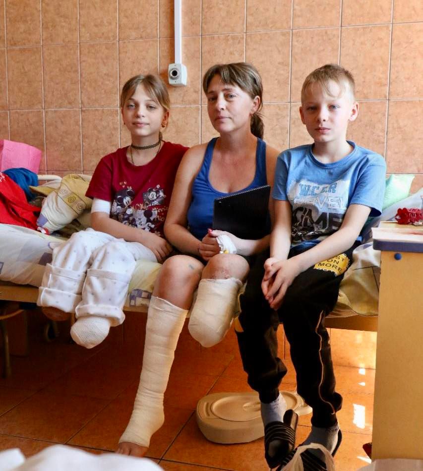 Сім’я Степаненків, після обстрілу рф вокзалу у Краматорську і втрати кінцівок, отримала протези у Каліфорнії