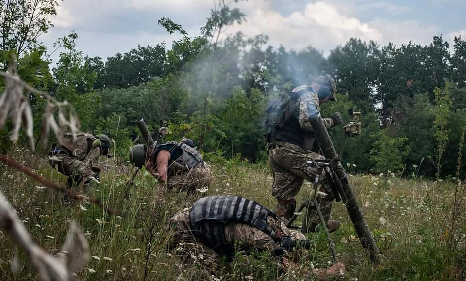 Противник не припиняє спроб атакувати у напрямку Бахмута та Авдіївки, зазнає втрат, тікає на деяких ділянках