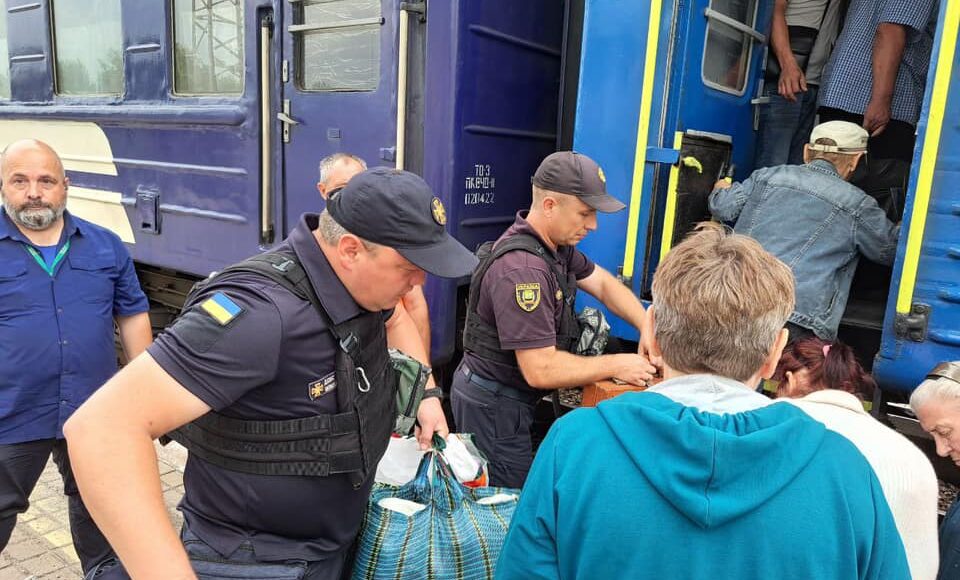 На Донеччині за добу евакуювали понад 600 цивільних