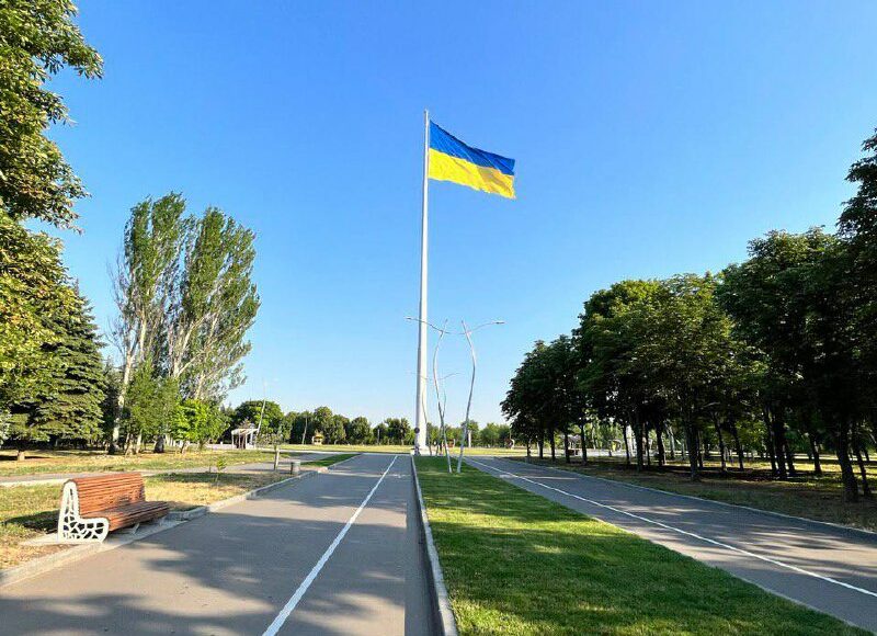 У Краматорську тимчасово знімуть прапор з флагштока у зв'язку з несприятливою погодою, - міськрада