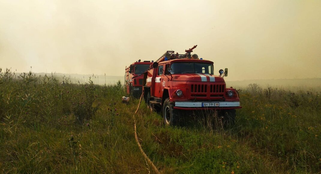 У ДСНС повідомляють про три пожежі за день на Донеччині внаслідок обстрілів окупантів (фото)
