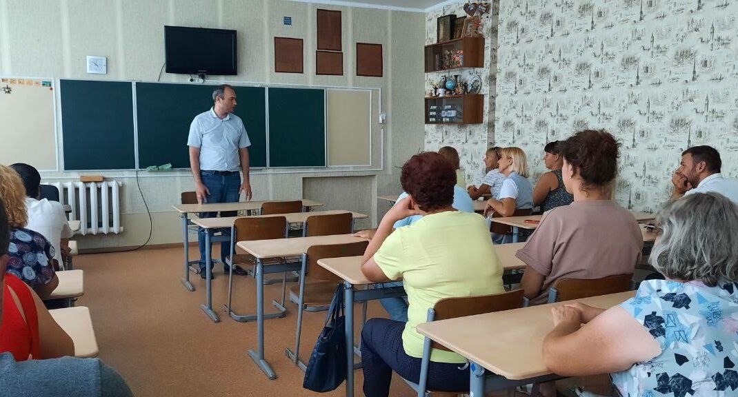 У школах окупованого Маріуполя поширюють псевдонаукові факти