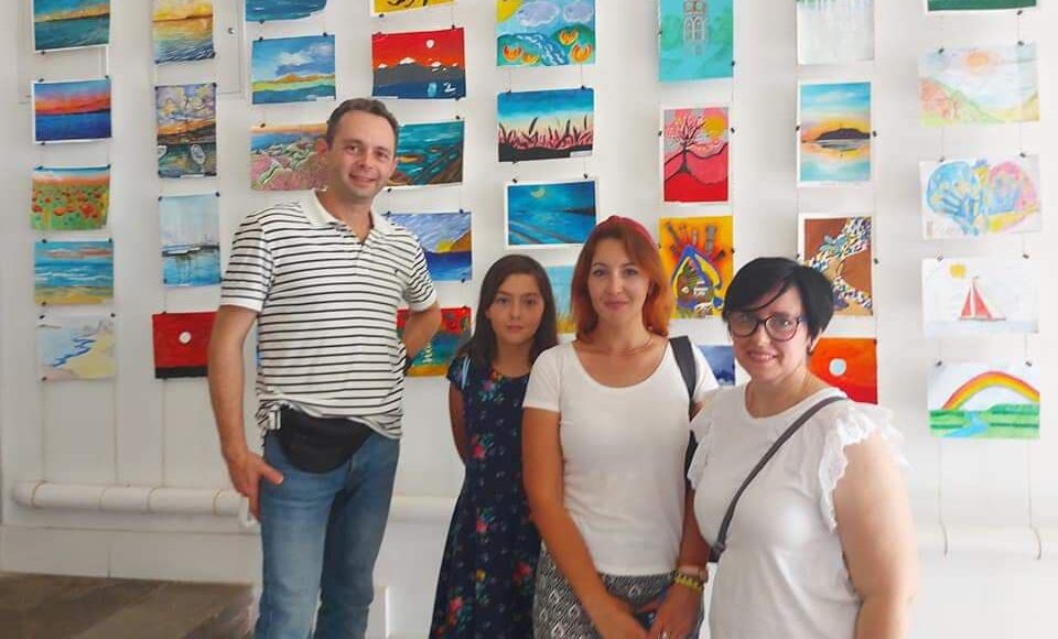 У Львові відкрилася виставка-конкурс маріупольських митців про прагнення відновлення міста