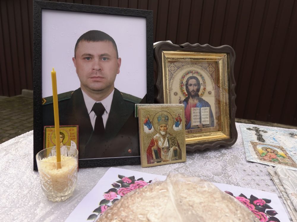 У Краматорську поховали нацгвардійця, загинувшего Артема Синельника, який загинув під час контрнаступу на Харківщині