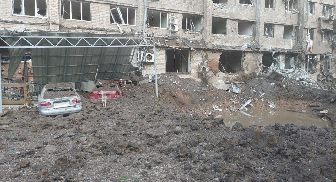 Війська рф обстріляли готель в Краматорську: відео