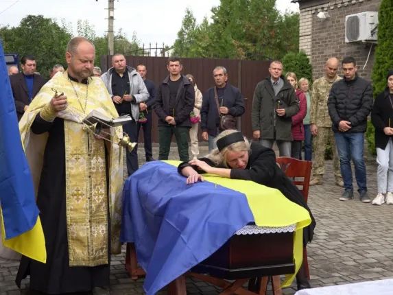 У Краматорську поховали нацгвардійця, загинувшего Артема Синельника, який загинув під час контрнаступу на Харківщині