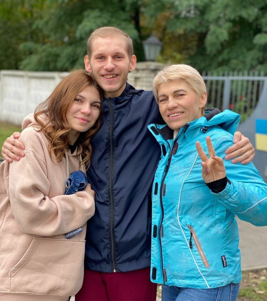Орест з родиною