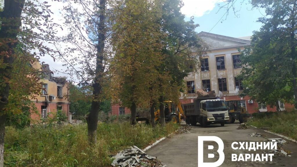 Обстріл Слов’янська: комунальники розбирають завали, можуть бути загиблі