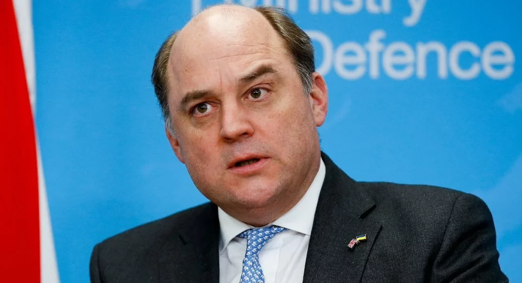 Британия передаст Украине 120 машин для перевозки спецтехники, - министр обороны