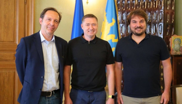 На Львівщині у закладах освіти створять 1100 місць для проживання переселенців