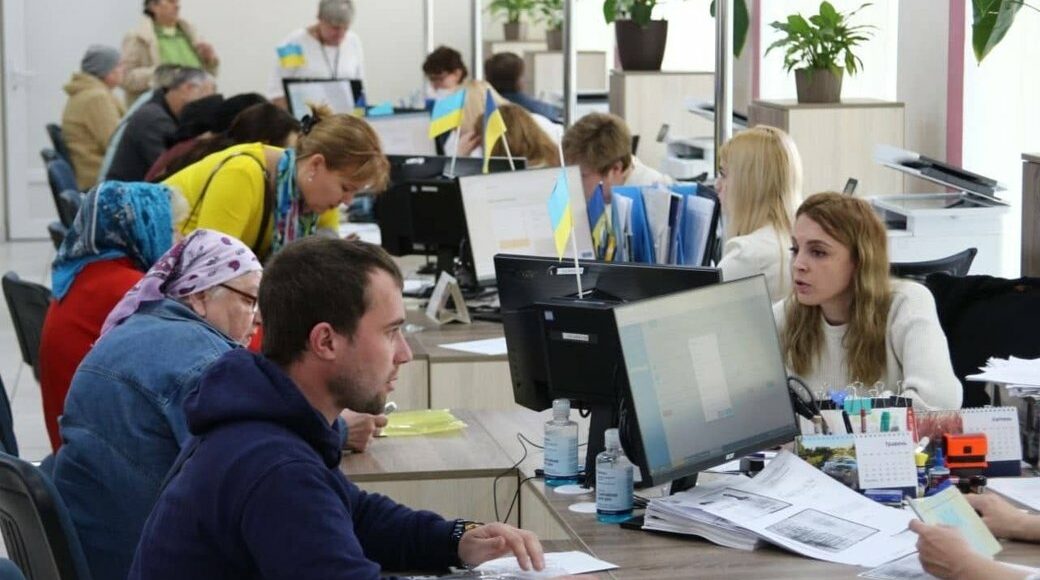 На Днепропетровщине уже официально зарегистрировали 353 тысячи переселенцев