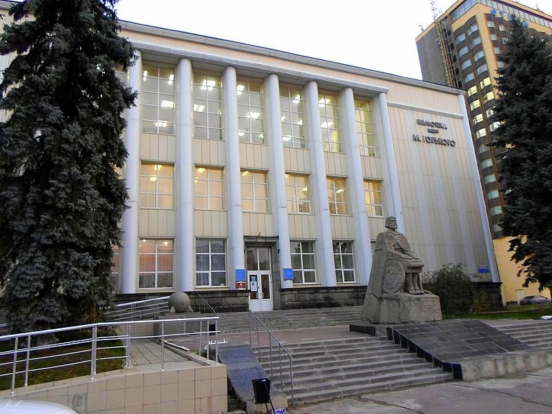 Луганська ОУНБ до війни в Луганську