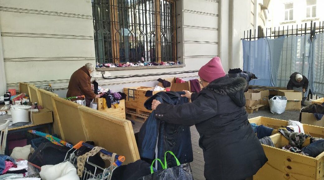 Во Львове переселенцы могут получить бесплатно теплые вещи