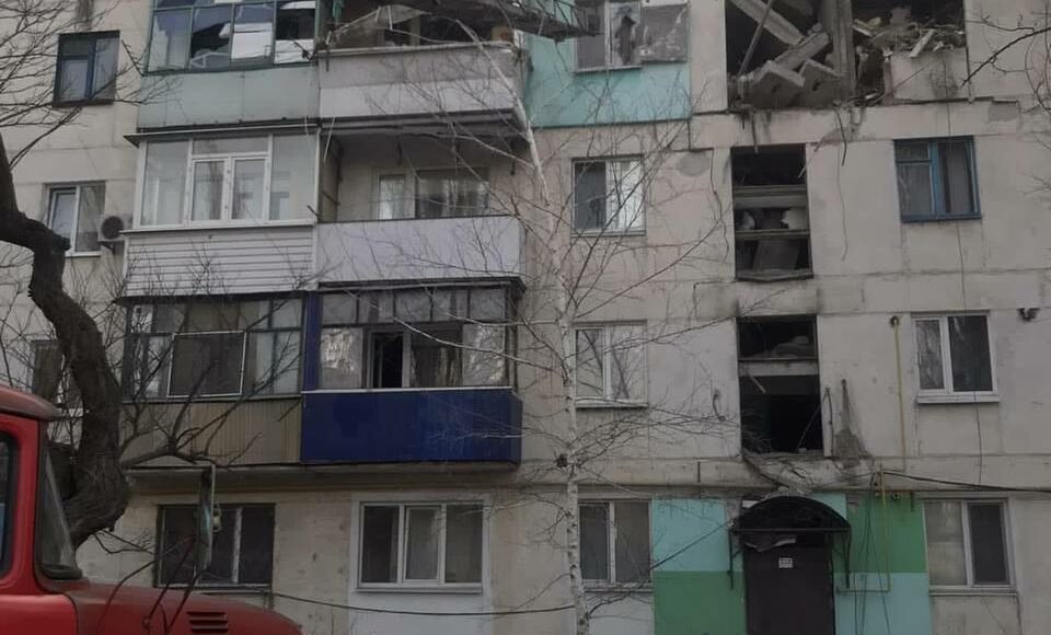 На оккупированной Луганщине захватчики заселяются в квартиры местных жителей, и выбирают людей для "разрешения" работы в такси