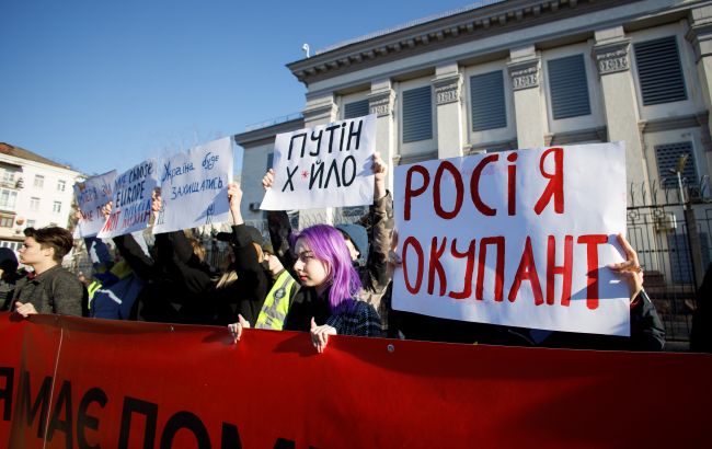Більшість громадян країн Заходу виступають проти поступок росії та за продовження підтримки України