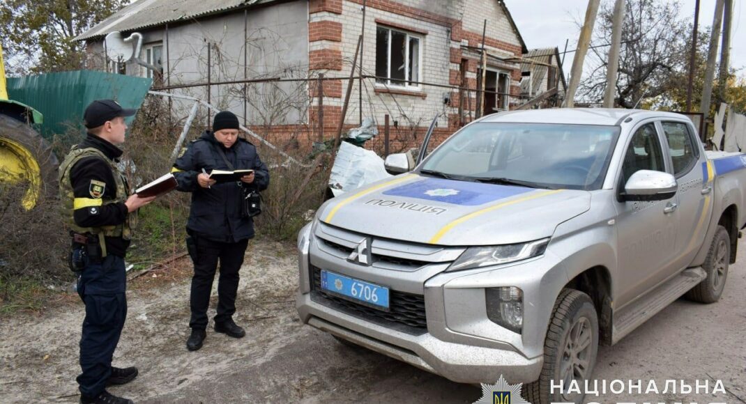 В селах деокупованої Лиманської громади правоохоронці дізнаються від місцевих жителів про вбивства людей окупантами: відео