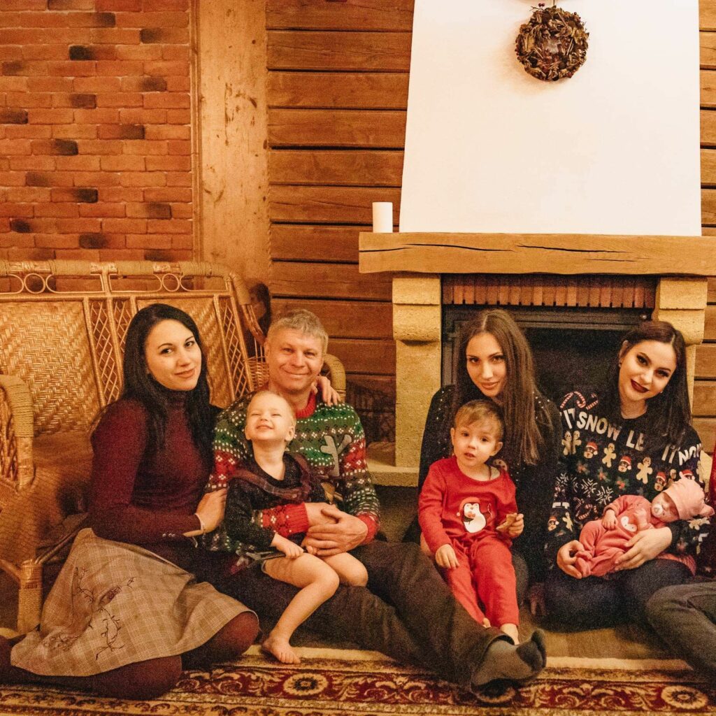 Максим зі своєю родиною