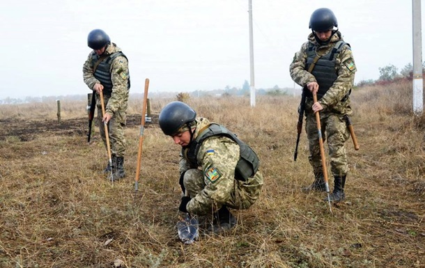 Сапери займаються саме розмінуванням