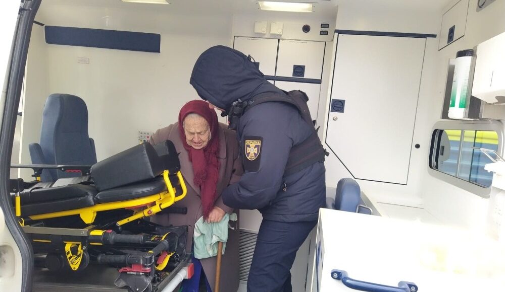 На Донеччині триває обов'язкова евакуація населення в більш безпечні регіони країни, - МВС (фото)
