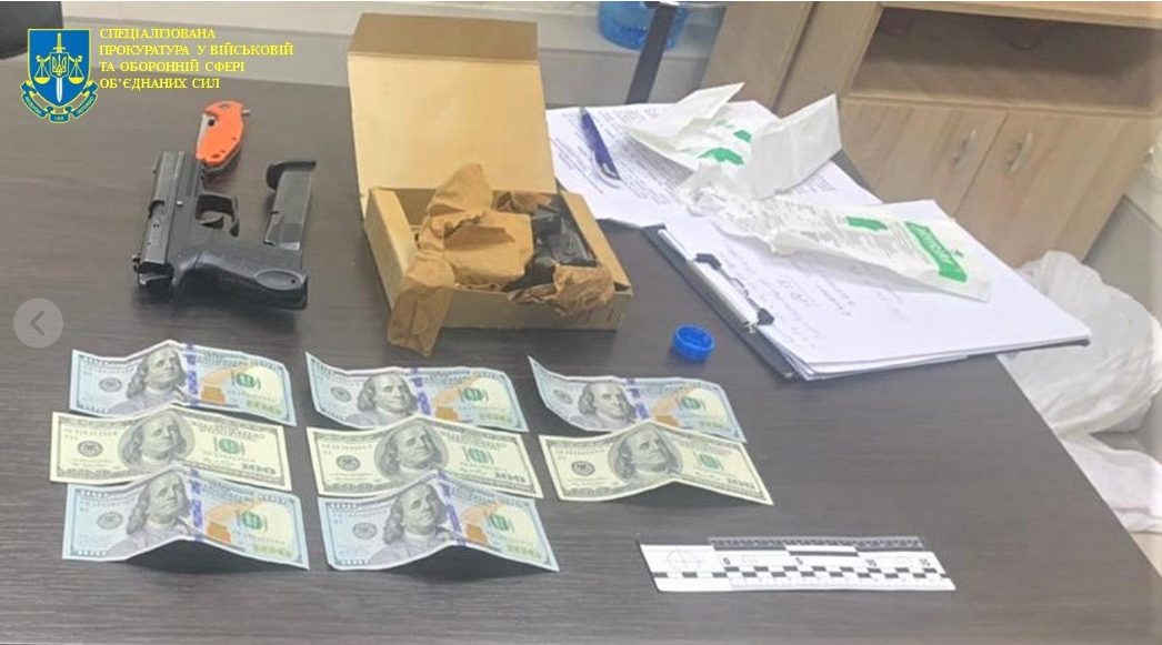 Правоохранители в Донецкой области подозреваются в незаконных махинациях с оружием
