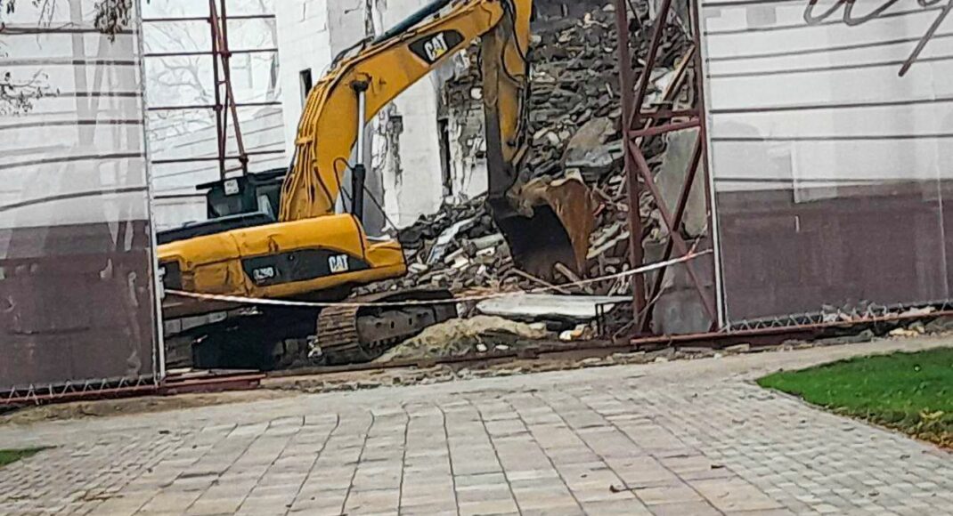 Російська окупаційна влада повністю знищила Маріупольський драмтеатр, — Ткаченко