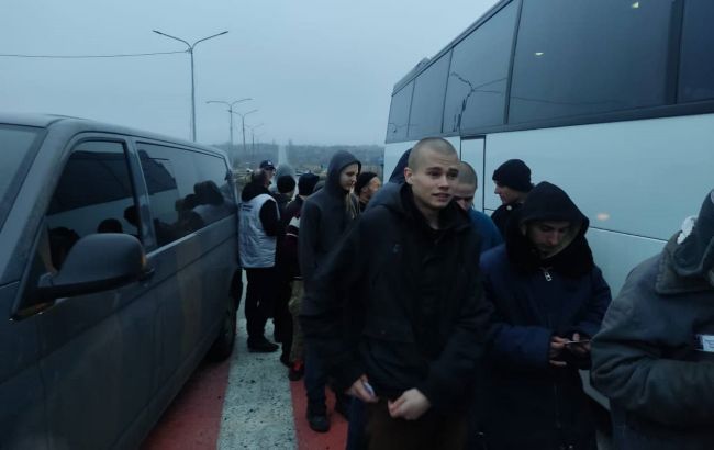 Україна повернула з полону росіян ще 35 військових і одного цивільного, - ОП