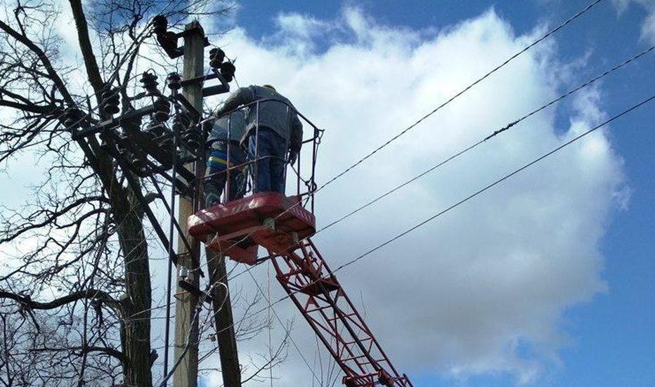 На Донеччині енергетики відновили подачу світла для 27 тис. родин