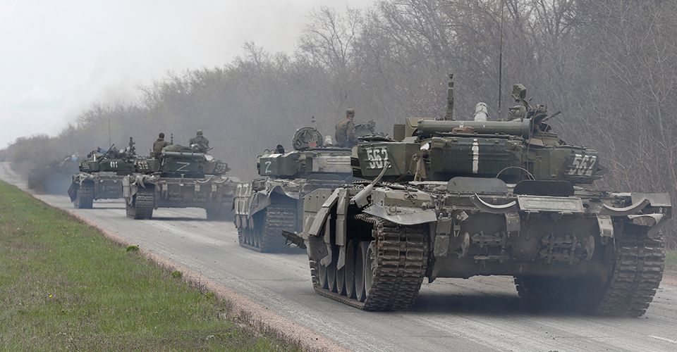 Рашисты перебрасывают через Мариуполь военную технику в большом количестве и личный состав, - Андрющенко