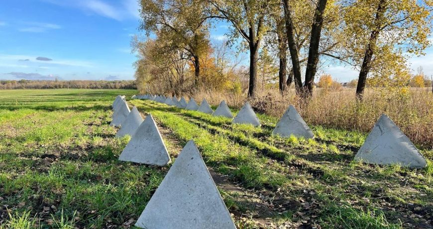 В Маріуполь окупанти доставили вантаж бетонних укріплень "зуби дракона" з Криму, - Андрющенко