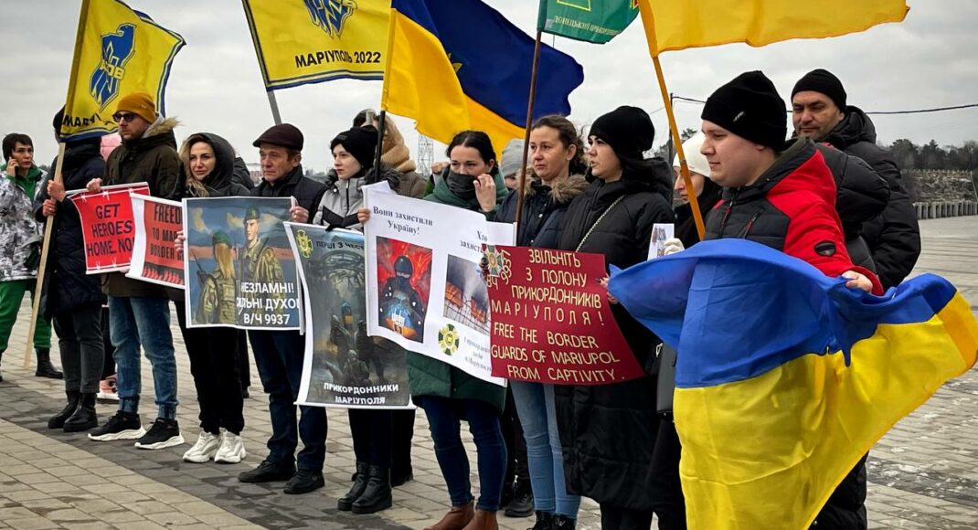 Маріупольці в Дніпрі нагадують, що тисячі Героїв Маріуполя досі знаходяться в полоні: фото