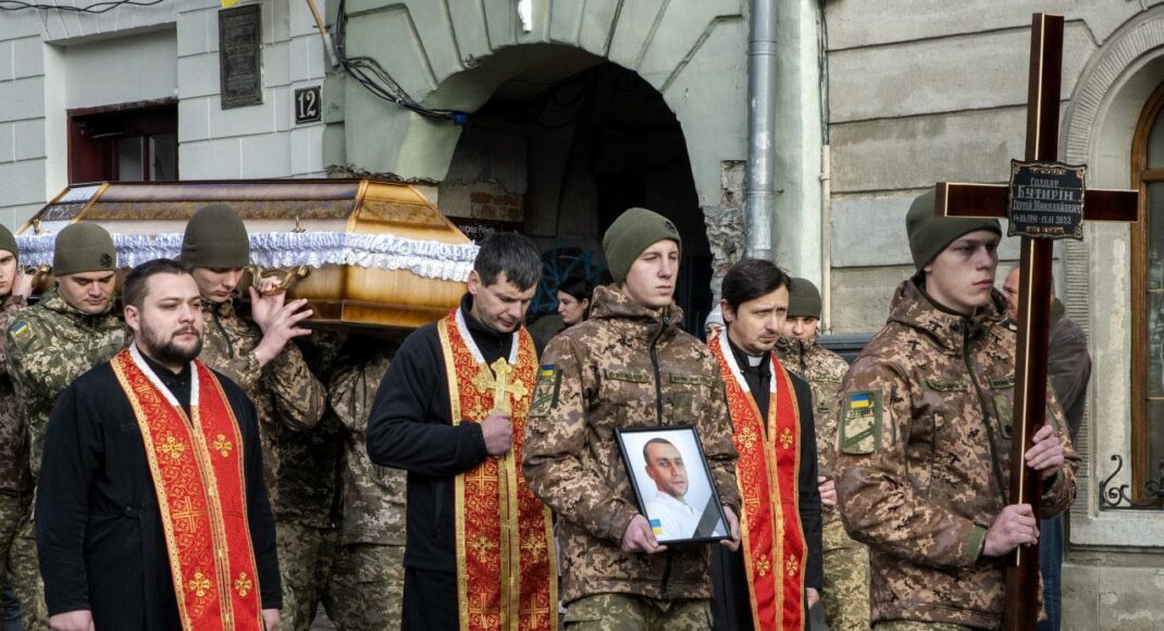 У Львові на Личаківському цвинтарі простилися із захисником з Маріуполя