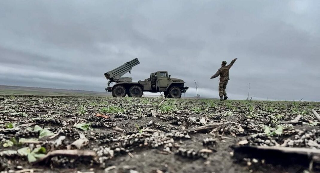Украинские защитники за сутки нанесли 4 удара по районам сосредоточения захватчиков, - Генштаб