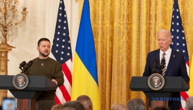 Байден обсудит с Зеленским запрос Украины по оружию