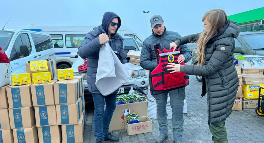 Медикам Донеччини передали партію бронежилетів