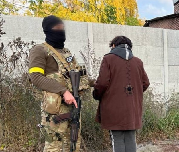 Мешканку Лиманської громади обвинувачують в колабораціонізмі і співпраці з окупантами