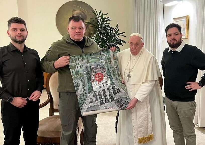 Папі Римському передали картину про трагедію Маріуполя: фото